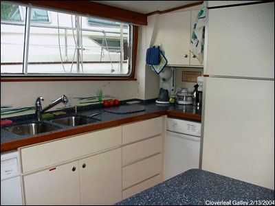Cloverleaf galley